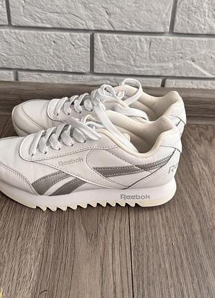 Білі кросівки reebok, оригінальні