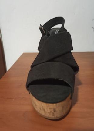 Продам босоножки.