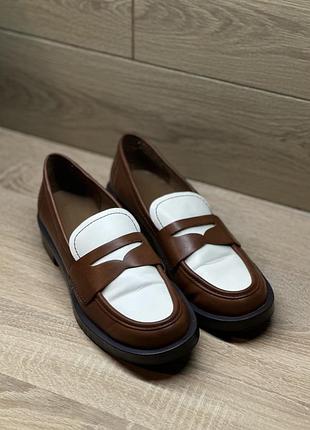 Жіночі лофери stradivarius