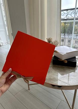 Коробка большая с лентой, red