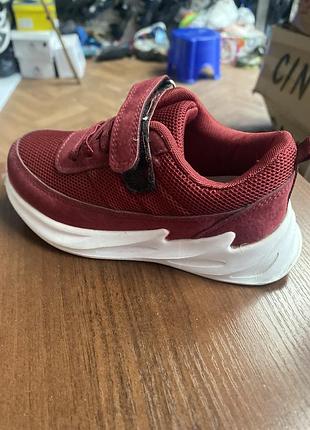Дитячі кросівки