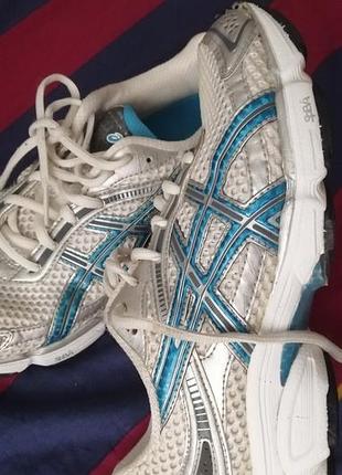 Женские кроссовки asics