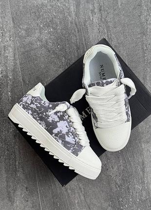 Numeris acrylic grey white