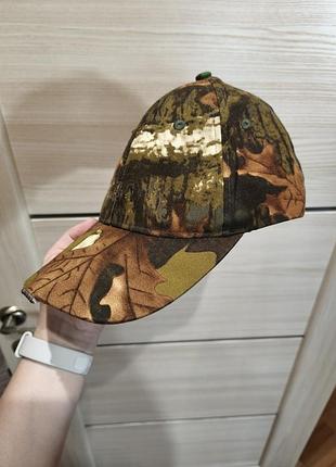 Камуфляжна бейсболка з вбудованим ліхтариком