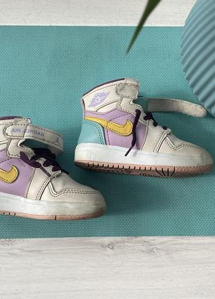 Nike jordan дитячі кросівки.