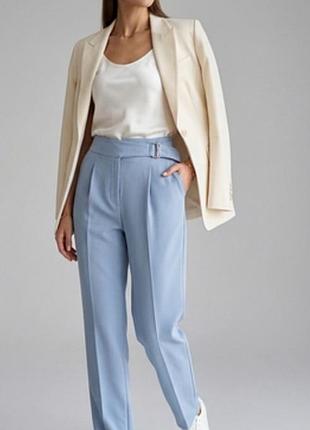 Элегантные классические брюки, zara, слегка зауженные к низу, нежно-голубого цвета, с высокой посадкой, с тканевым ремнем в комплекте, 36/s/44.