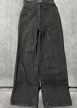Чорні джинси широкого крою (wide-leg)