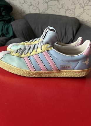 Кросівки adidas 4