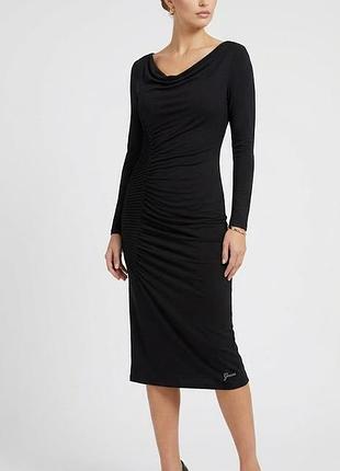 Женское черное платье с драпировкой guess