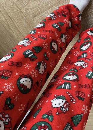 Красные новогодние штаны с hello kitty