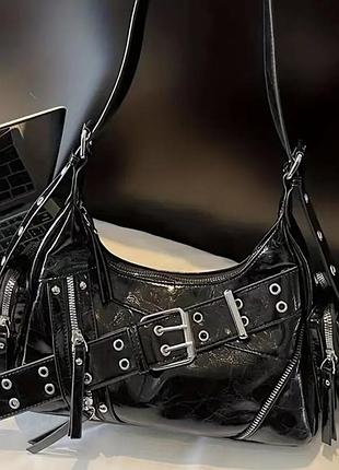 Сумка-багет в стиле gothic punk с заклепками и ремнями