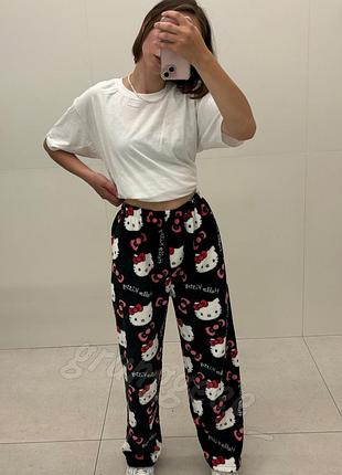 Плюшевые черные штаны с hello kitty | широкие штаны хелоу китти