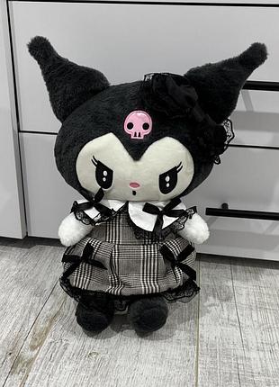 Плюшевая игрушка "куроми" kuromi в черно-белом клетчатом платье sanrio 35 см