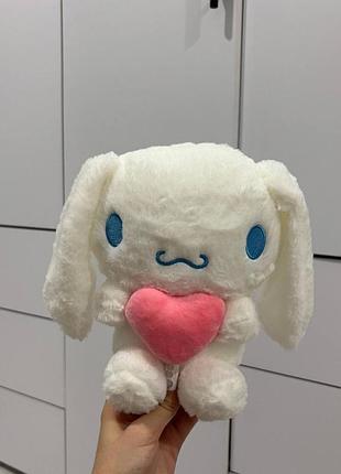 Мягкая плюшевая игрушка cinnamoroll (синнаморолл) sanrio "colorful heart series" с розовым сердцем 22 см