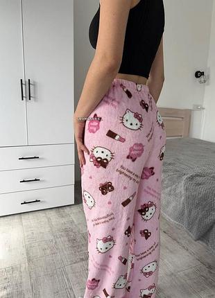 Трендові штани hello kitty жіночі | широкі штани хелоу киті чоловічі xs-s, рожеві з помадою