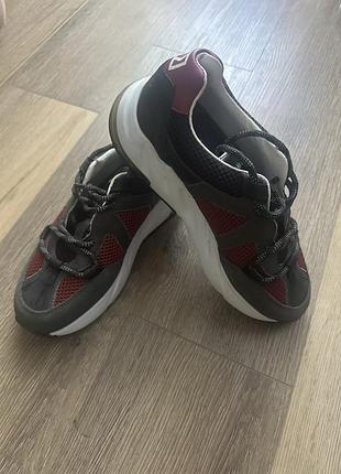 Продаю кросівки унісекс 👟 нові, без носіння — не підійшов розмір.  стильні, зручні, підійдуть як жінкам, так і чоловікам.