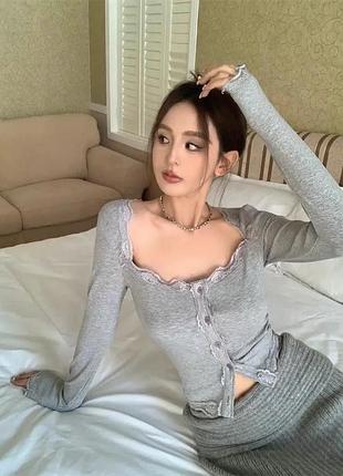 Серая женская кофта на пуговицах