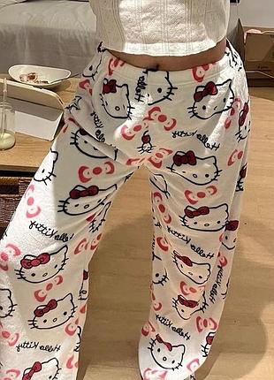 Белые пижамные штаны hello kitty | широкие штаны хелоу китти