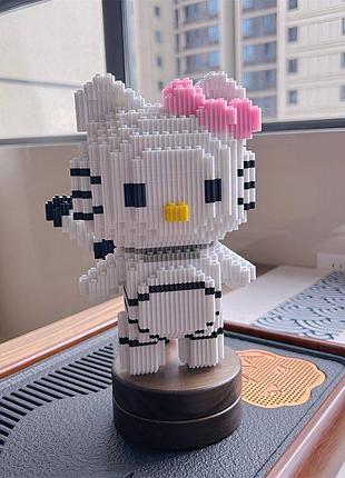 3d-конструктор із наноблоків hello kitty в костюмі білого тигра з рожевим бантом.