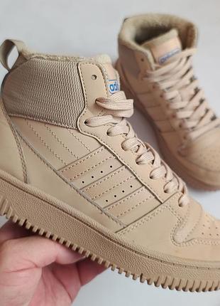 Утеплені оригінальні adidas р37.5 довжина устілки по факту  24см