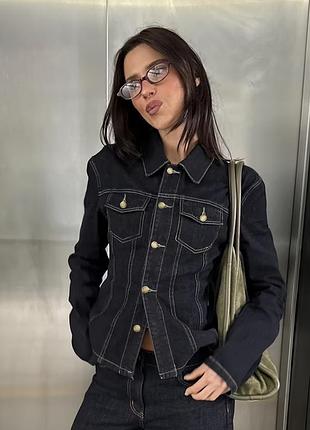 Стильна жіноча джинсова куртка slim fit у вінтажному стилі