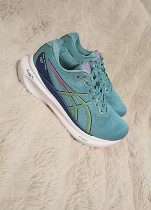 Женские беговые кроссовки asics gel-kayano