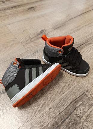 Детские кроссовки adidas хайтопы в темно корректном цвете