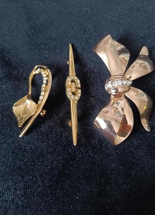 Броші позолота christian dior ціна 3000 грн бантик і квітка ціна 1500 за одну камеру в дуже гарному стані все ціле терміни відправлення уточнюйте
