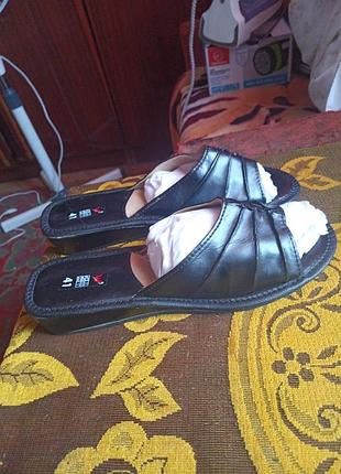 Шлепанцы кожаные женские