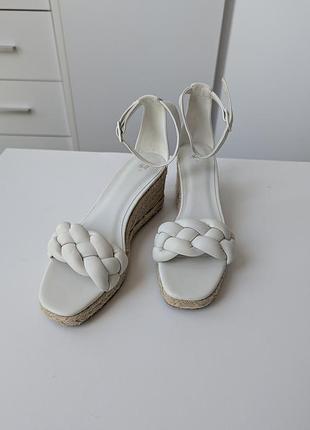Новые белые босоножки h&amp;m 38 р. на узкую ногу 25 см стелька