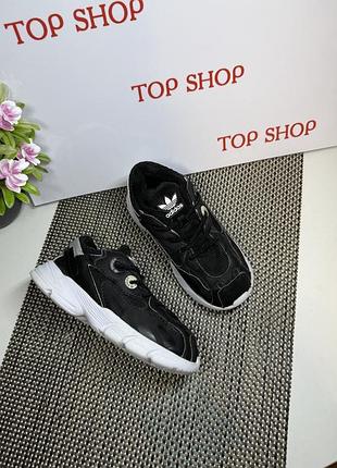 Оригінальні кросівки adidas
