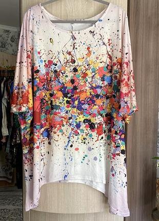 Блузка 5xl яскравий принт, подовжена по боках
