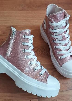 Оригінальні converse  р35 довжина устілки по факту 22.5см
ц899грн