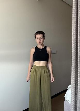 Оливковые брюки zara