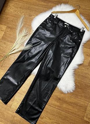 H&m чорні під рептилії шкіряні кожані з еко шкіри утеплені прямі прямого крою штани брюки висока посадка утеплені на флісі