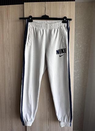 Вінтажні спортивні штани джогери nike з лампасами