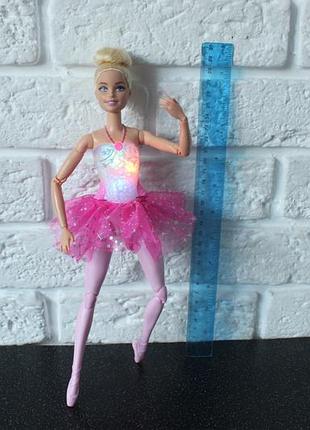 Кукла barbie dreamtopia сияющая балерина (twinkle lights ballerina doll) от бренда mattel