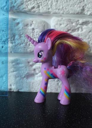 Фігурка сутінкової іскорки (twilight sparkle) із серії іграшок my little pony від компанії hasbro.