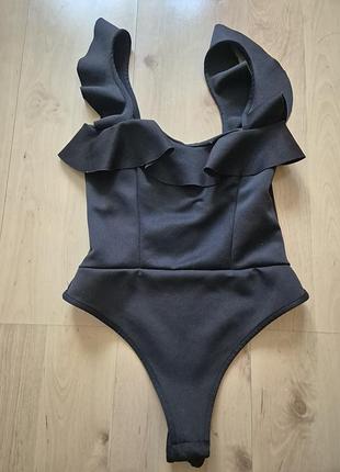 Черное женское боди с эффектными воланами, xs-s