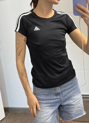 Спортивна футболка adidas