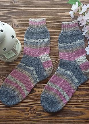 Шкарпетки

м'які, теплі та створені вручну з любов'ю 🧶✨ ідеально підійдуть для прохолодних вечорів, домашнього затишку
