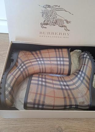 Сапоги резиновые от известного бренда burberry, 41размер, состояние б у