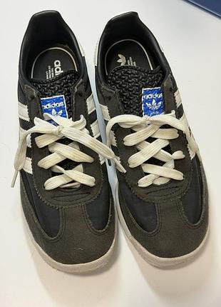 Кросівки adidas 33