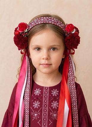 Ошатне українське чільце з помпонами (балабонами) та тканими стрічками ручної роботи