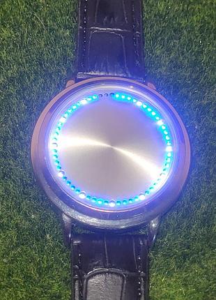 Новые сенсорные led-часы с синей подсветкой (кожаный ремешок)