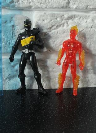 Колекційна фігурка людини-факела (human torch) з ретро-серії marvel legends retro