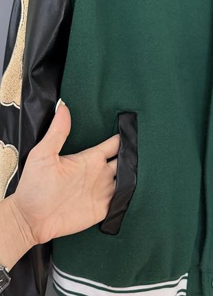 Трендовий куртка-бомбер (бомбер-бомбер / varsity jacket) у стилі колладж 4