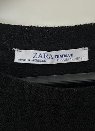 Коротка трикотажна сукня в рубчик zara з довгими рукавами 3
