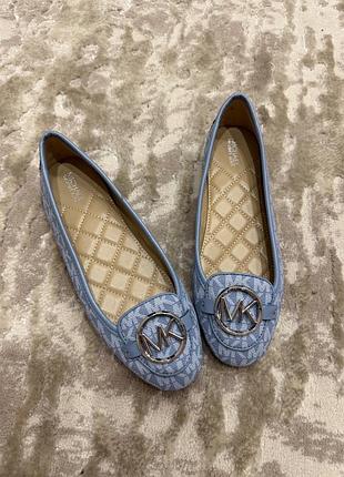 Жіночі балетки шкіряні michael kors lillie moc синього кольору майкл корс оригінал