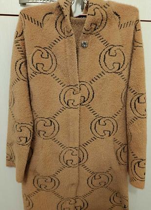 Час загорнутися в осінь: пальто  gucci 3